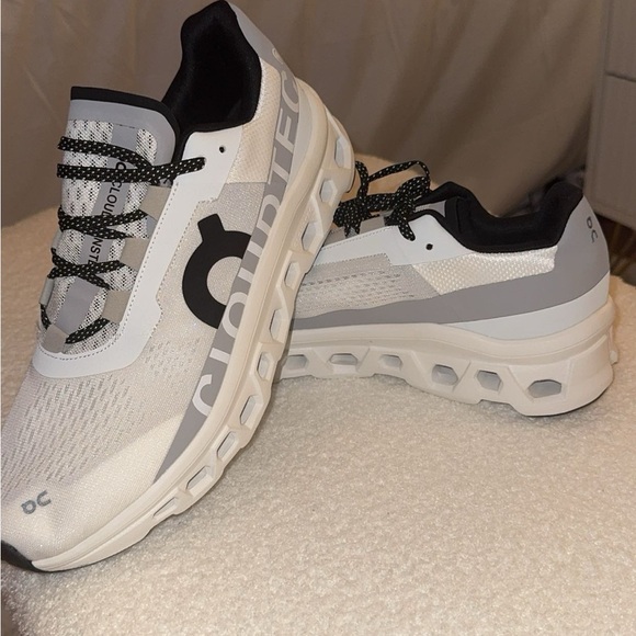 BRAND NEW-NEVER WORN- OnClouds Men's White, Grey, Black Athletic Shoes - Picture 1 of 5
